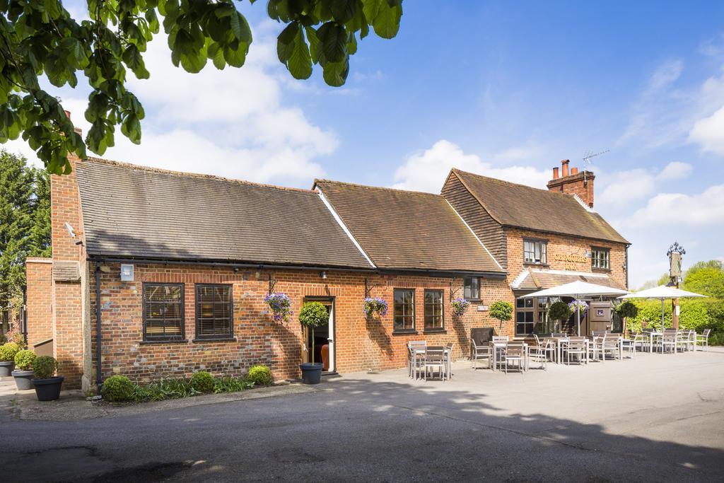 The Chequers Inn Beaconsfield Exterior foto